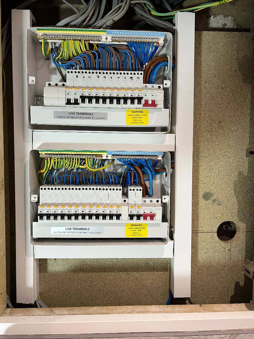 RIVET INSIDE DB NEAT_1753907505